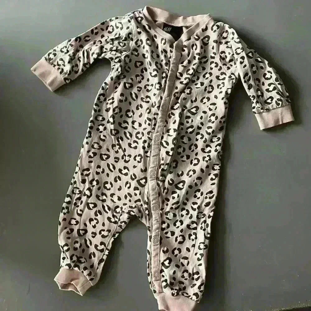 Blush Pin Leopard H& M Baby girl Onsie